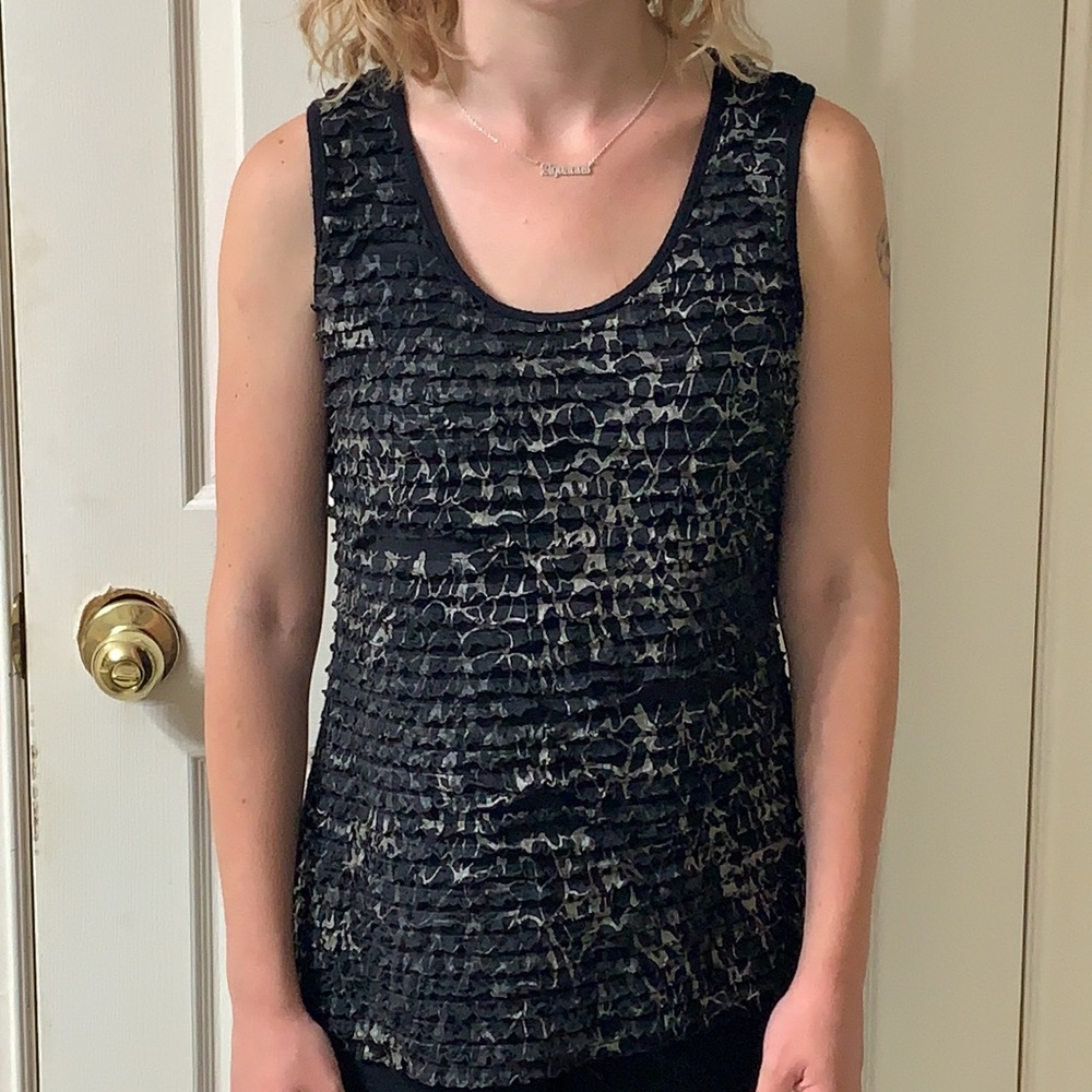 🌷3 for $25🌷Unbranded, US M, Black & Silver Ruffle Front Scoop Neck Tank Top